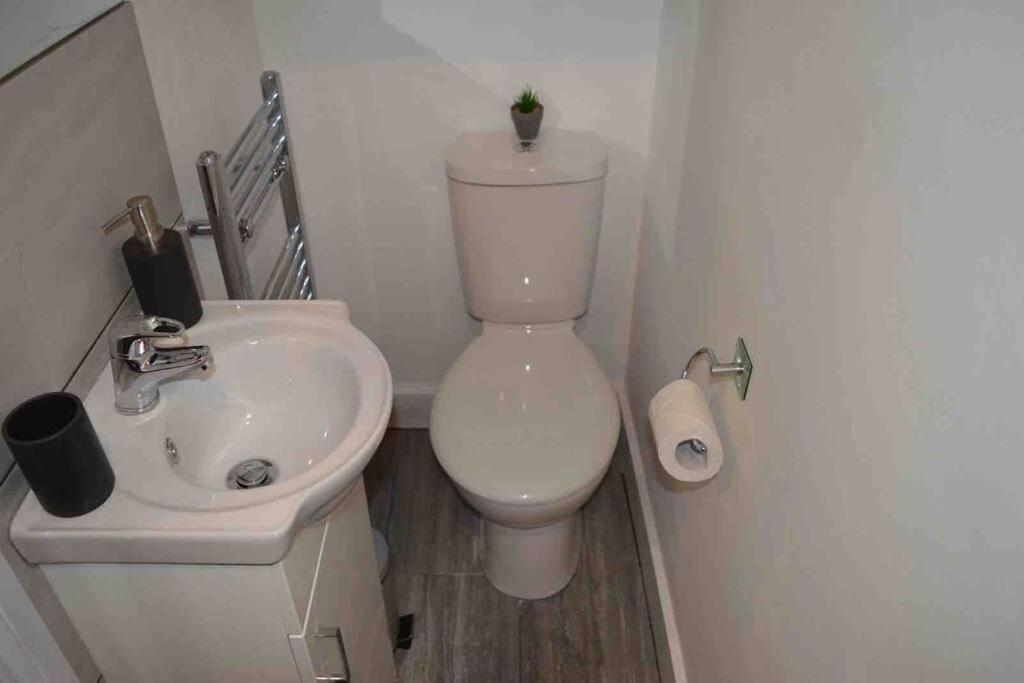 Unique 4 Bed House In Derby Perfect For Contractors And Families Villa Luaran gambar
